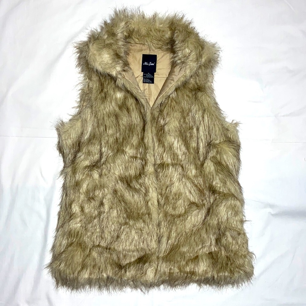 Me Jane Faux Fur Lined Vest. Size XL Tan with Brown Tips. 4 Hidden Hook Closures